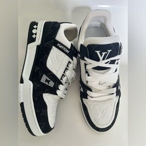 New AUTHENTIC ****Louis Vuitton Women’s LV Trainers size 39